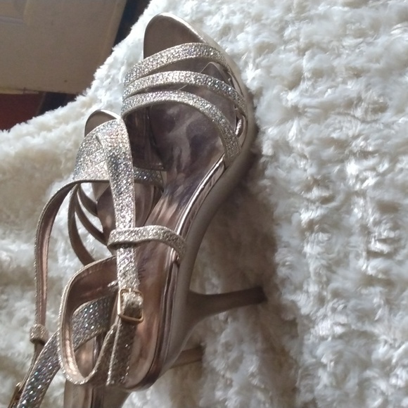 Silver slipper heels sz 7M - Picture 4 of 4